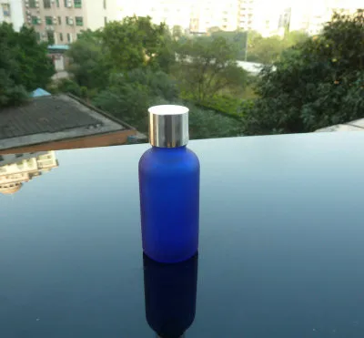 30 мл 30 шт. Ftosted красочные Стекло жидкости бутылки эфирное масло бутылок реагентов ароматерапия косметической упаковки флаконы винтовой крышкой - Цвет: Blue Silver Cap