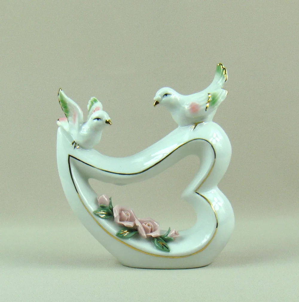 

Porcelain Birdie Couple Figurine Decorative Ceramics Bird Lovers Miniature Craft Ornament for Wedding Gift and Marriage Souvenir