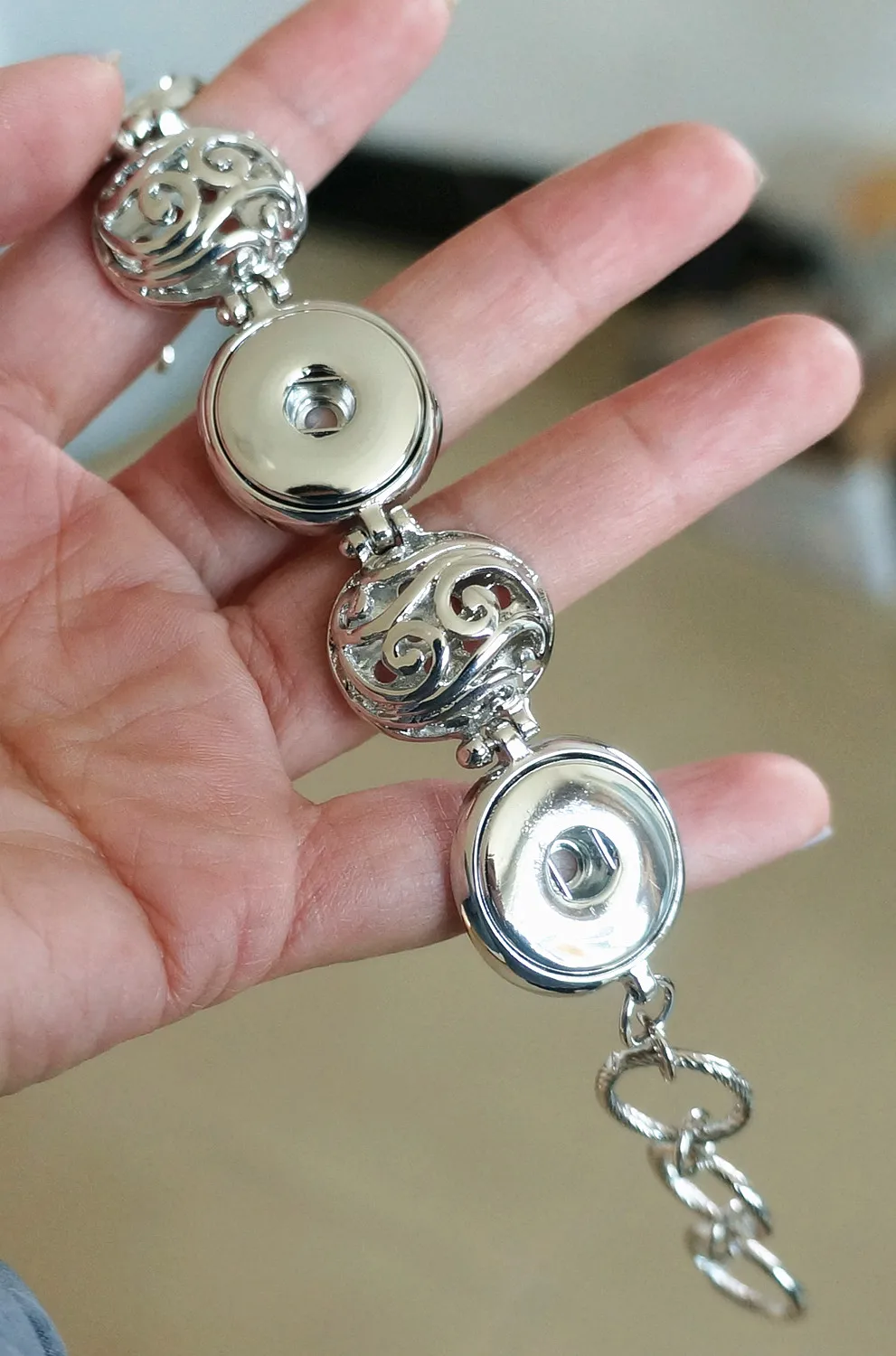 Fashion hollow pattern rounds metal Snap bracelet 24cm adjustable fit