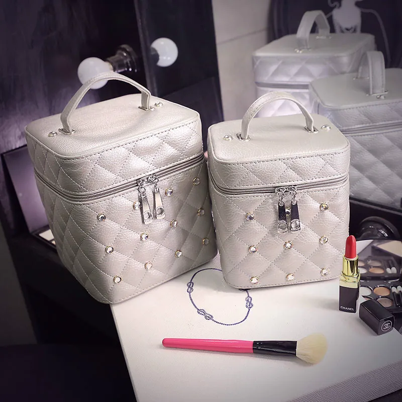 

Women Portable Leather Cosmetic Bag Wash Cube Case Diamond Rivets Vanity Case Female Travel Wash Makeup Beauty Box Cosmetic Case