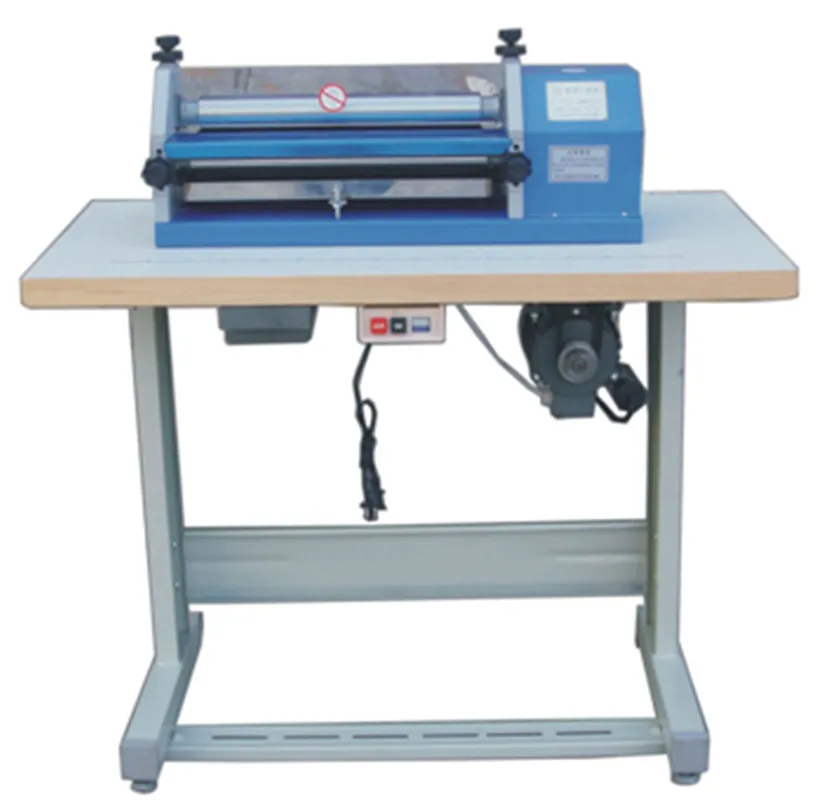

automatic (iron roller) on white latex in the leather skin white glue gluing machine