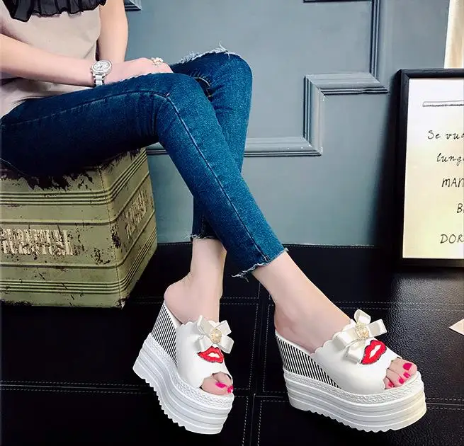 

Slippers female summer fashion 2018 new super high heel thick bottom wear non-slip outdoor word flower beach shoes