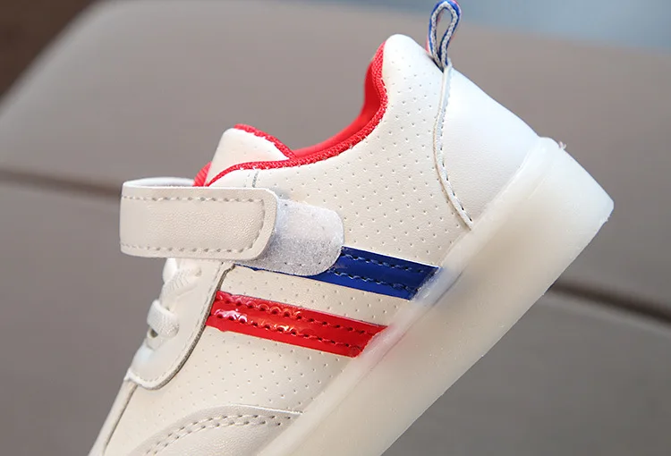 New Children Luminous Shoes Boys Girls Stripe Sport Running Shoes Baby Lights Fashion Sneakers Toddler Kids LED Sneakers