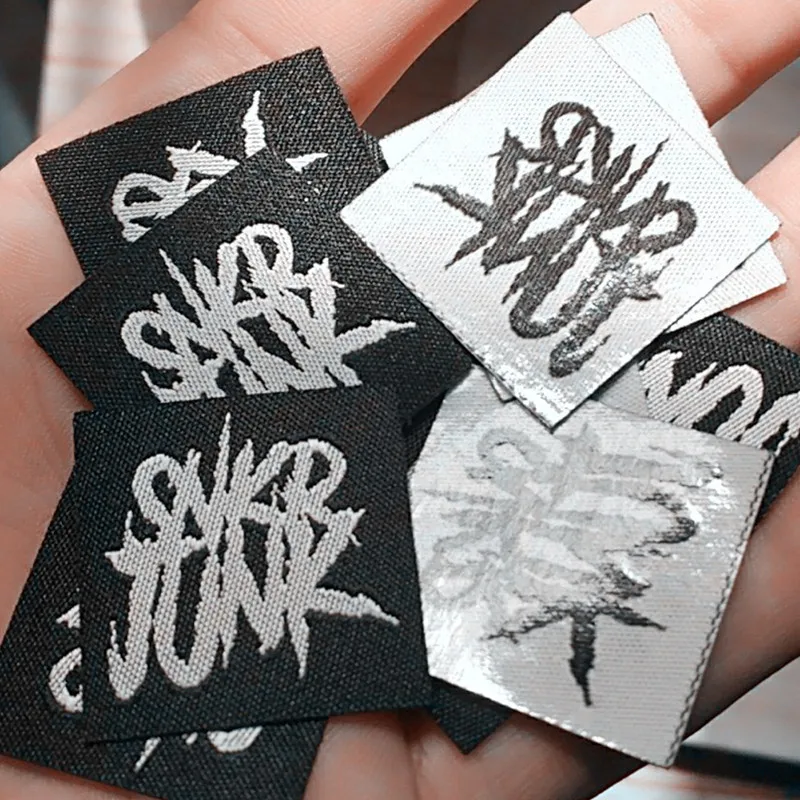 

1000 pcs/lot Custom Hot iron on black woven label Straight cut tags hot melt glue heating 3 cm * 3 cm