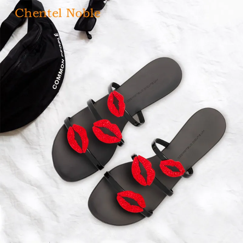 

Sandales Femme New Summwe Fashion Red Crystal Lips Gladiator Sandals Woman Three-Band Flat Slide Sandal Women Slippers Pantufa