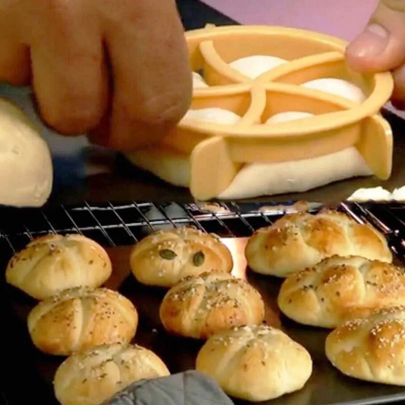 

1PCS PP Material Cookie Mold 10.2*9*2.5cm Flower pattern Bread Making Molds Printing Cake Mould BakingTools