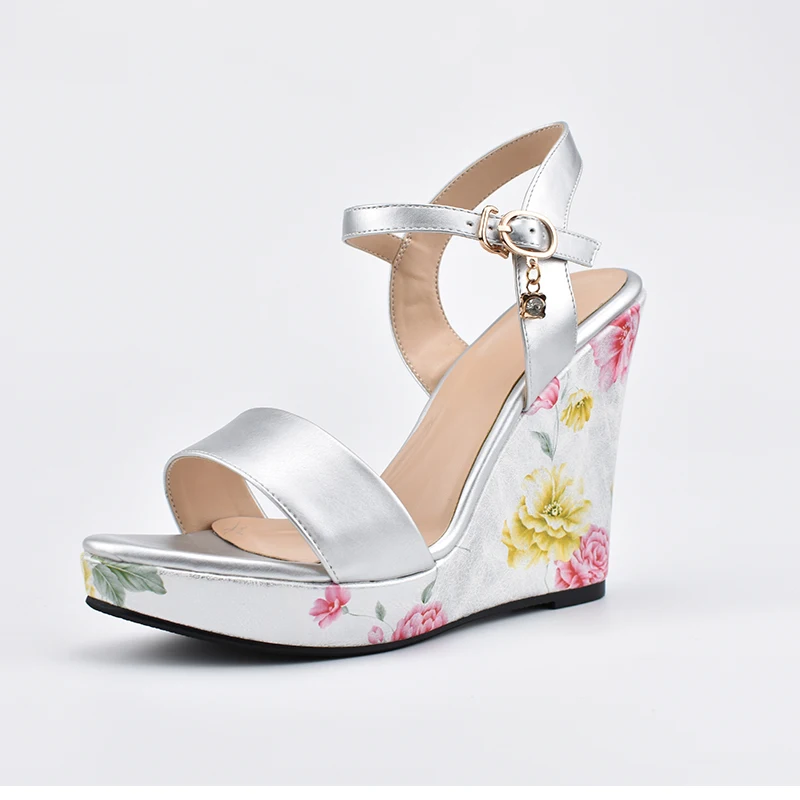 Karinluna/Новые дизайнерские сандалии с ремешком на щиколотке, большие размеры 41 обувь для вечеринок с цветами женские босоножки на высокой танкетке и платформе - Цвет: Серебристый