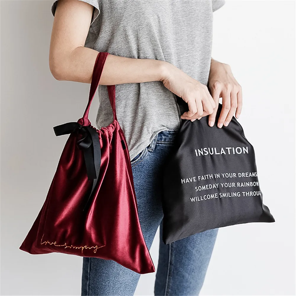 

Nordic Minimalist Embroidered Velvet Storage Bag Vogue Scandinavian Luxury Foldable Bundles Cosmetic Food Storage Bag Container