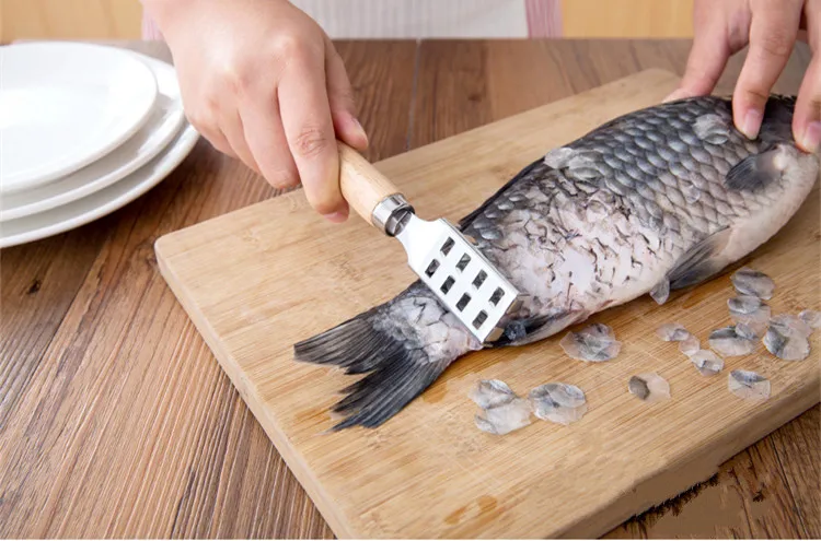Нержавеющая сталь, рыбная чешуя, бритва с деревянной ручкой, нож для очистки рыбы, скребок для рыбы, кухонные аксессуары, инструмент для морепродуктов