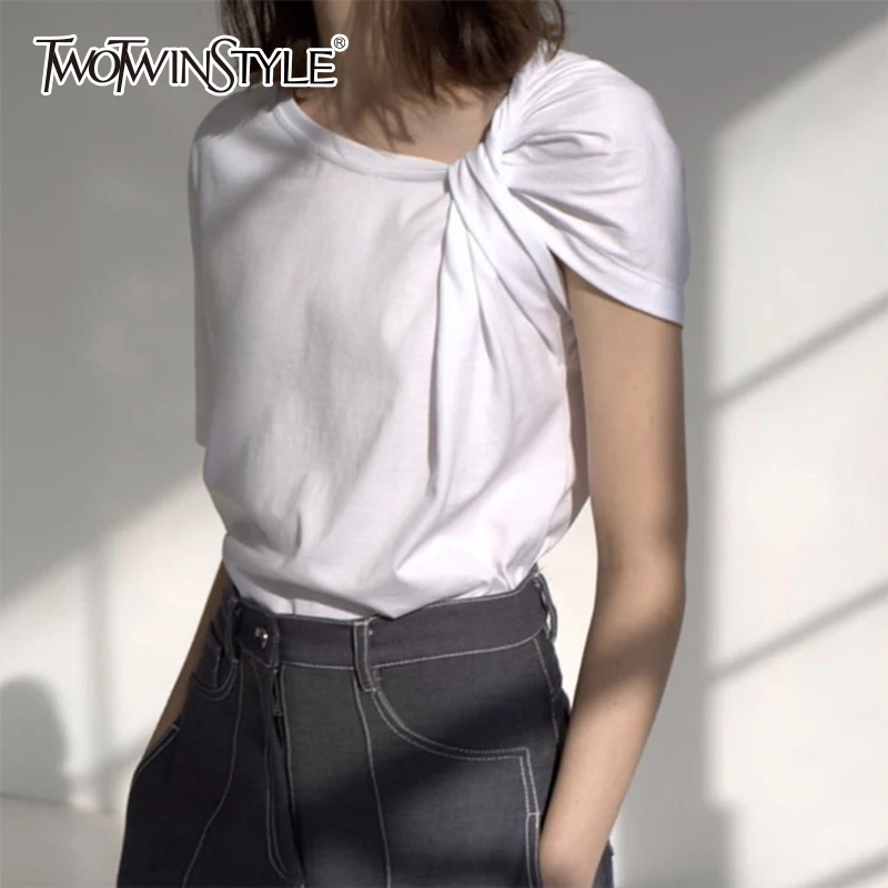 Online TWOTWINSTYLE Geraffte Grundlegende T shirt Für Frauen Kurzarm Große Größe Unregelmäßigen Weißen T Shirts Top 2019 Sommer Mode Neue kleidung