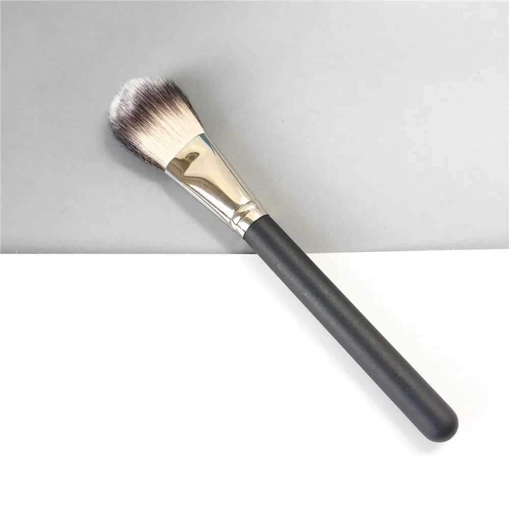 MAC 127 Split Fibre Face Brush _ 9