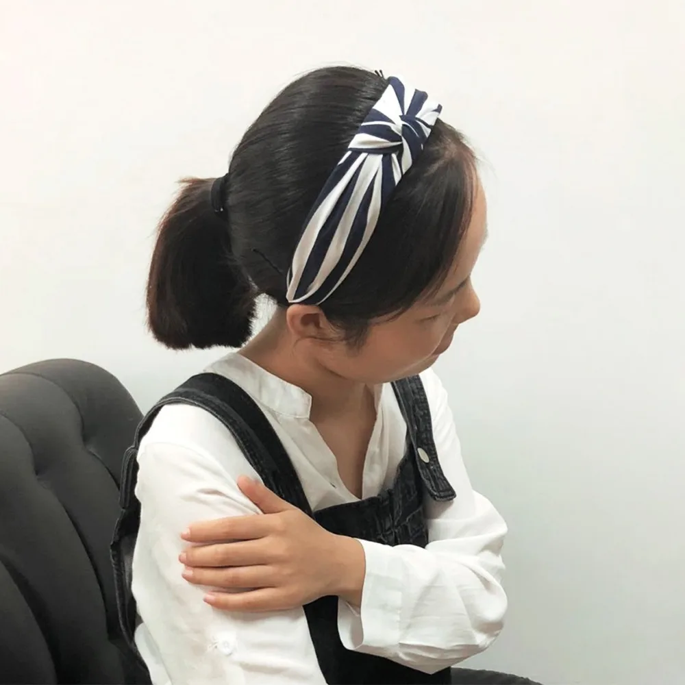 (4)