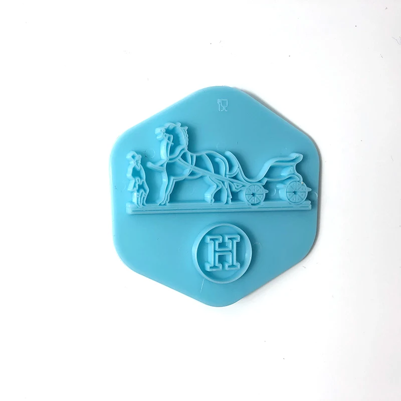 1Set Famous Brand Bags Logo Shaped Biscuits Mold Cutters Letter H Cookie Moulds DIY Baking Stamp Mould Cake Decorting Mold Tools5