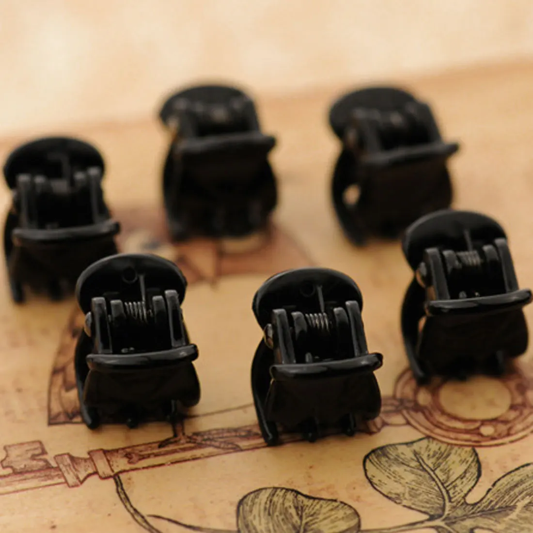 

100PCS1cm Mini Cute Black Pplastic Clip Hair Clip Korean Version Strange Hand Clip Small Claw Hair Accessories