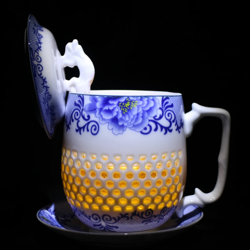 

Chinese blue-and-white porcelain tea set office cup with saucer lid cellular design floral tea cups China ceramic mug 400ml new