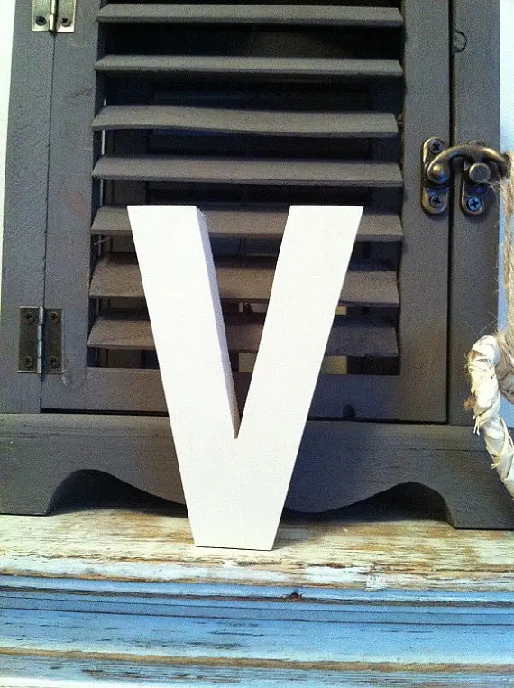 

Customize 80 letters of "M" and 40 of "&" in 15 c"m high.