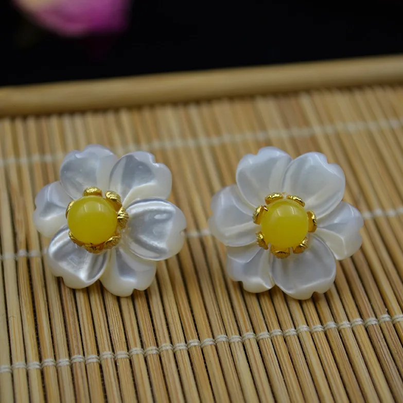 

The new 2018 ms natural pearl earrings earrings flowers fritillaria natural beeswax