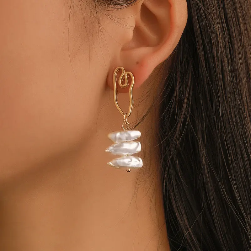 

2019 Trendy Korea Design Metal Gold Geometric Irregular Natural Imitation Pearl Stud Earrings for Women Girl Gift