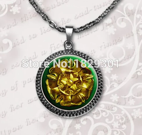 

2017 New Game Of Thrones Pendant House Tyrell Jewelry Golden Rose On A Green Field Necklace Glass Dome Necklaces HZ1