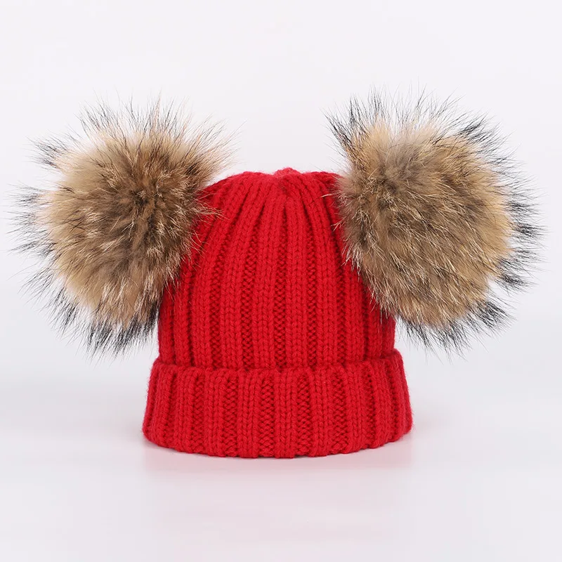 Комплект из 2 предметов, зимняя одежда для маленьких мальчиков и девочек, из натурального меха енота вязаная шапка и шарф, набор с меховой шар-помпон шапочки; Шапки детская теплая шапочка, костюм - Цвет: Red2