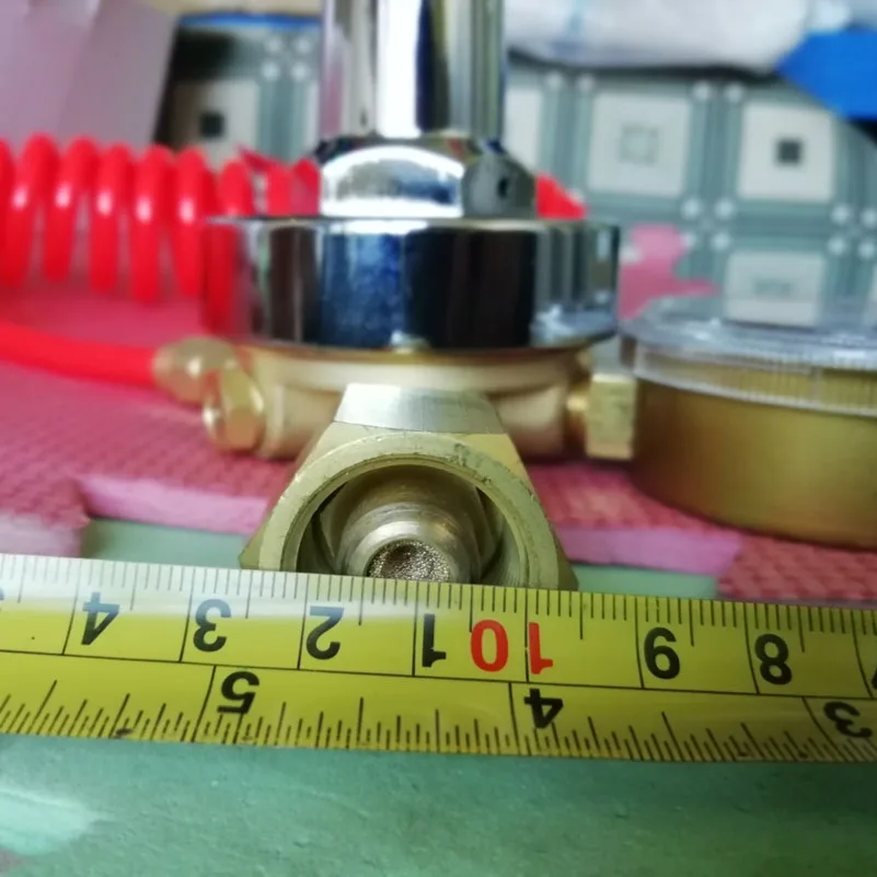 High pressure helium relief valve -interface size