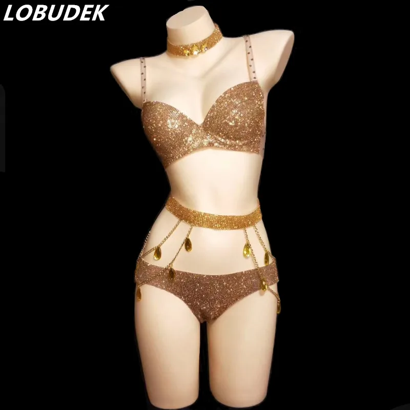 

Sexy Gold Rhinestones Bikini Stage Outfits Crystals Bra Shorts 4 Pieces Set Women Nightclub Pole Dancing Costume Bar Party Wears