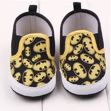 Черные детские ботинки унисекс с героями мультфильмов; детская кроватка на мягкой подошве; семейная домашняя обувь для мальчиков и девочек; обувь для малышей; обувь для новорожденных