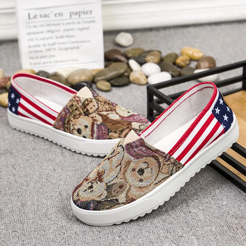 Classics Casual Flats Sneaker Canvas Shoes Thick Bottom Casual Breathable Lazy Slip-on Shoes Ladies Loafers Flat Shoes Women