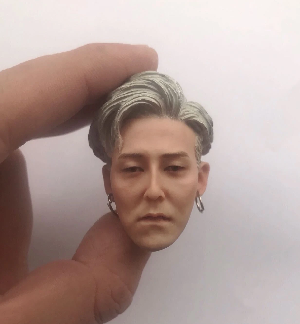 Seungri イヤリング付きの白い髪のビッグバンヘッド 1 6スケールの彫刻が施された韓国のスターヘッド Null Aliexpress