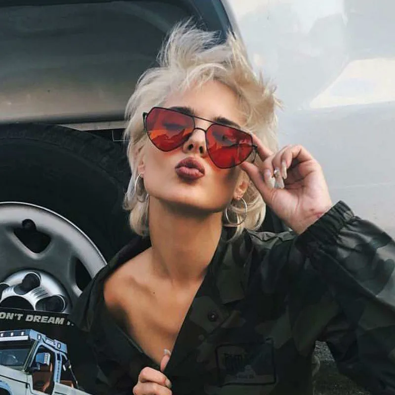 

2019 New Sunglasses Women Metal Hearts Personality Sun Glasses for Women HD Fashion Eyeglasses Sunscreen Anti-glare Eyewear