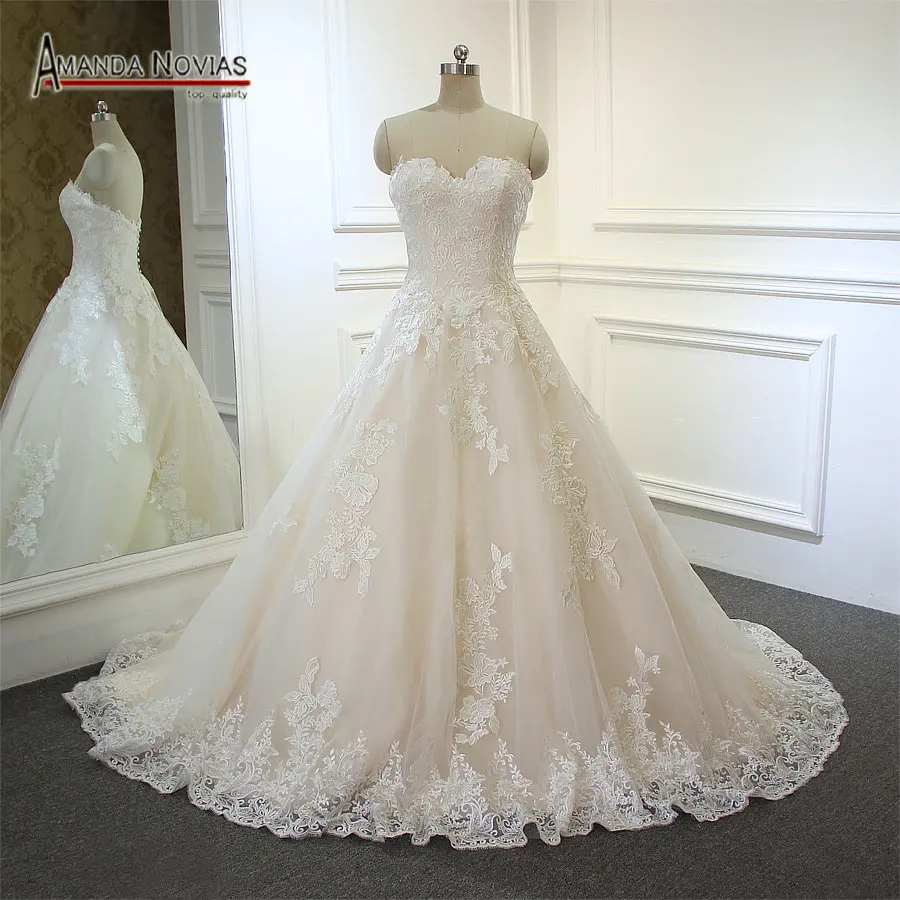 

robe rouge Strapless Lace Applique Simple Elegant Wedding Dress