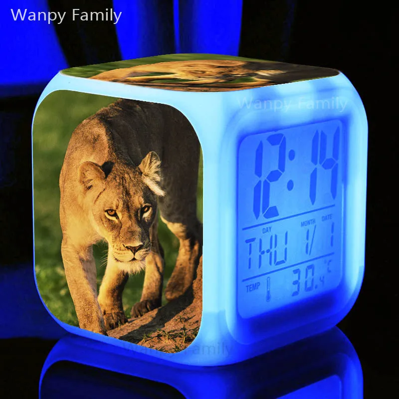 Будильник Король Лев, 7 цветов, светящийся светодиодный цифровой будильник для детской комнаты, настольные многофункциональные часы с сенсорной вспышкой - Цвет: Армейский зеленый