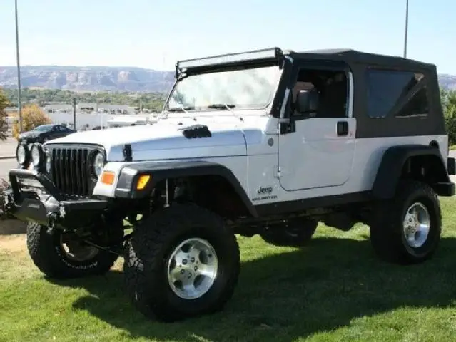 vehicle-specific-light-bars-1997-2006-jeep-wrangler-tj-50-led-light-bar-with-mounting-bracket-kit-6_2000x