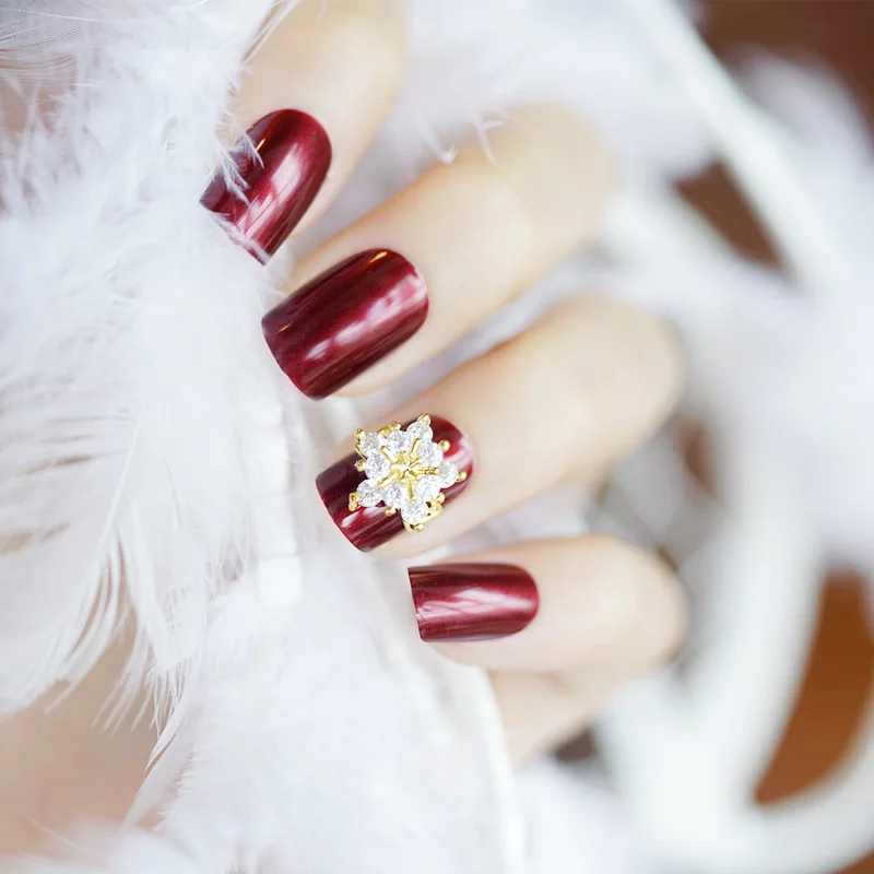

24pcs Wine Red False Nails Full Cover Artificial Fake Nails Press On Nail Tips Snowflake Design Short Art Tips with Glue Sticker
