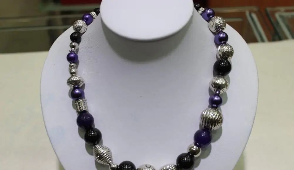 

Blue mather of pearl & metal parts necklace 8-19mm 18.5 "Handmade