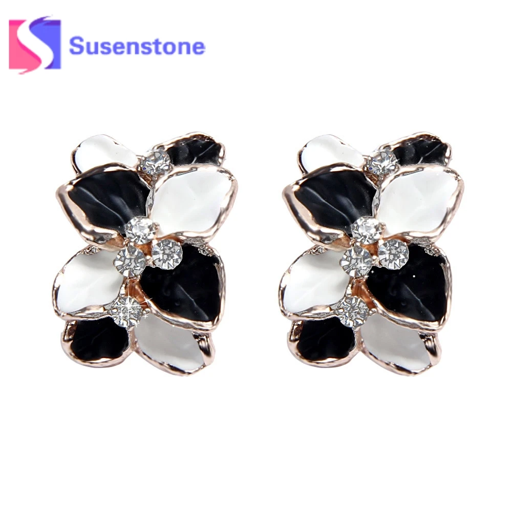 

New Fashion Women Cool Jewelry Crystal Floral Earring Luxury Rhinestone Alloy Stud Earrings Ladies Earrings Accessories Gifts