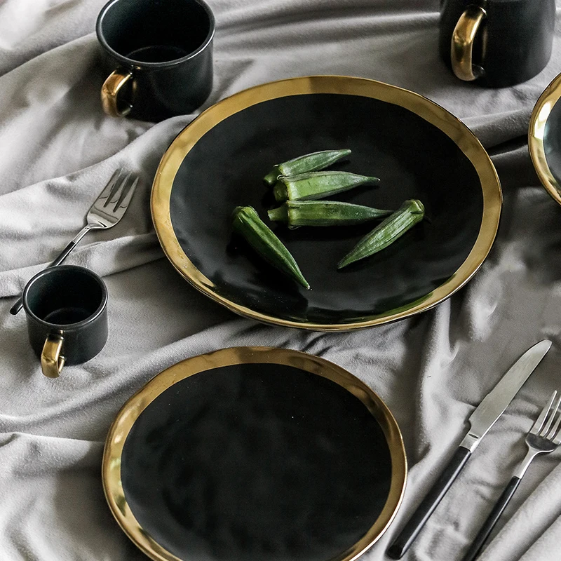 Керамическая тарелка черная позолоченная посуда домашняя кухня керамическая