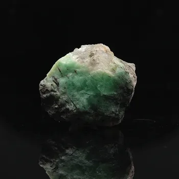 

Ultra-fine mineral crystals emerald green natural rough stones mark collectibles ore samples without optimization 19