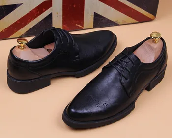

England Style Men New Fashion Pointed Toes Leather Carved Dress Shoes Male Retro Lace Up Casual Flat Dress Shos Free Shipping
