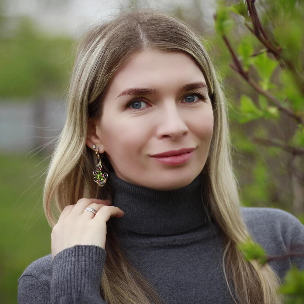 DreamCarnival 1989 Gorgeous Zirconia Flower Earrings for Women Vintage Ethnic Style Two Tone CZ Jewelry Hot Drop Shipping WE3873