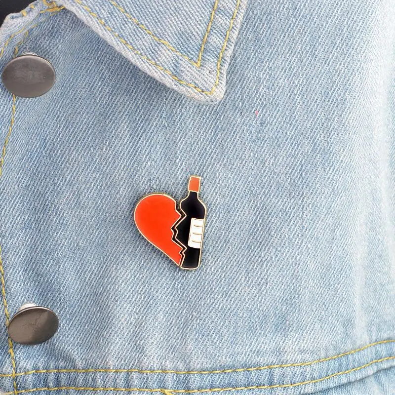 

2 pieces / set Broken Heart Wine Bottle pin Creative Love Brooch Couple Dress Coat Personality Lapel Metal Badge Pin Gifts