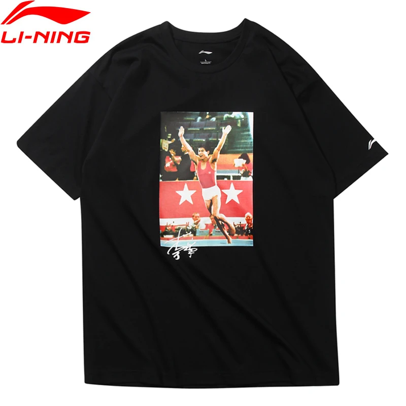 Li-Ning Men T-Shirt NYFW LI-NING VINTAGE Mr. Li OG PRINT TEE Regular Fit Cotton Polyester LiNing Sport Tee Tops AHSN693 MTS2730 cat print tee