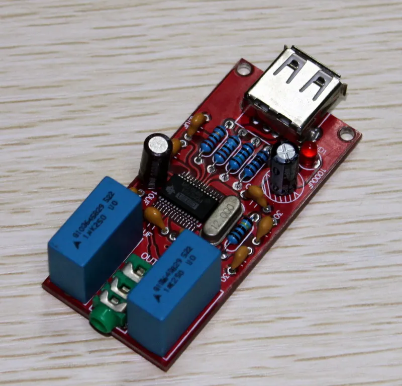 

HIFI pcm2704 chip USB DAC PCM2704 decoder with amp sound card