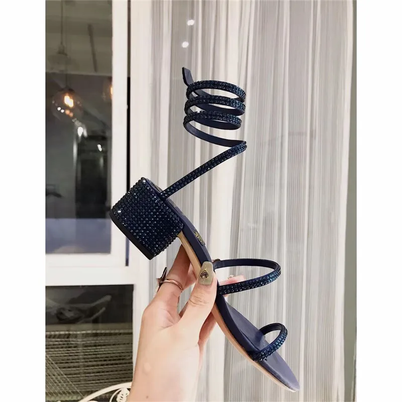 dark blue JAWAKYE змея со стразами вокруг сандалии женские с открытым носком узкой лентой со стразами на не сужающемся книзу массивном каблуке пикантная обувь для вечеринок женские сандалии-гладиаторы на каблуке - Цвет: dark blue