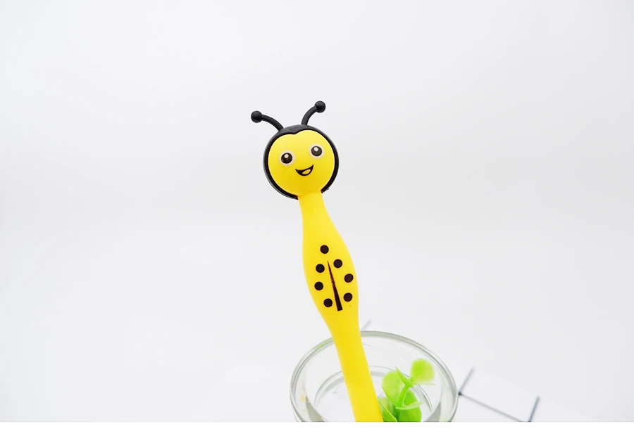 1 шт./лот творческий божья коровка черный мультипликационная гелевая ручка офис нейтральный ручка детский подарок школы на водной основе ручки и Канцелярия - Цвет: Цвет: желтый