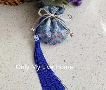 

Cute Tassel Mini Fabric Craft Gift Bag Wedding Party Favor Bags for Jewelry Pouch Chinese Silk Printed Drawstring Bag 2pcs/lot