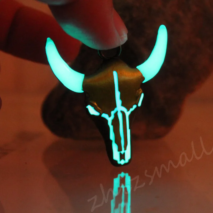 

Bull head key chain Glowing bull keychain Pendant GLOW in the DARK Luminous Pendants boys girl women bag car keychain key