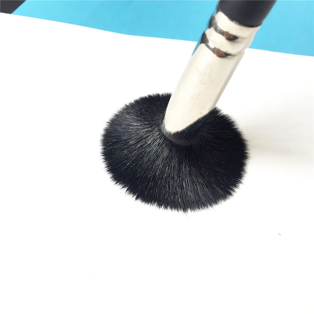 MAC BRUSH 109 Small Contour Brush _ 4