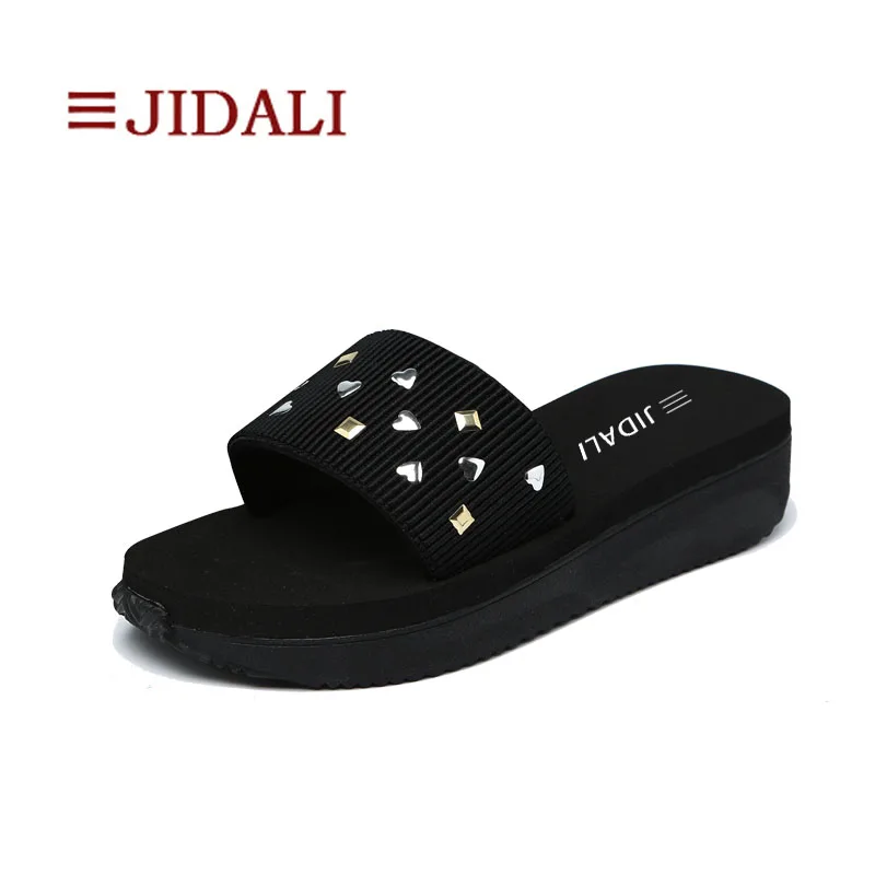 JIDALI/Модная обувь; женская обувь на платформе и танкетке; черные эластичные уличные сандалии из ЭВА с сердечками; Размеры 35-39 - Цвет: Black