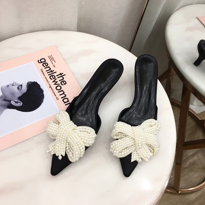HTUUA/дизайнерские туфли без задника с жемчужным бантом; женские шлепанцы на каблуке; летние шлепанцы; женская обувь с острым носком; женские шлепанцы; лоферы; Mule; SX2807 - Цвет: Черный